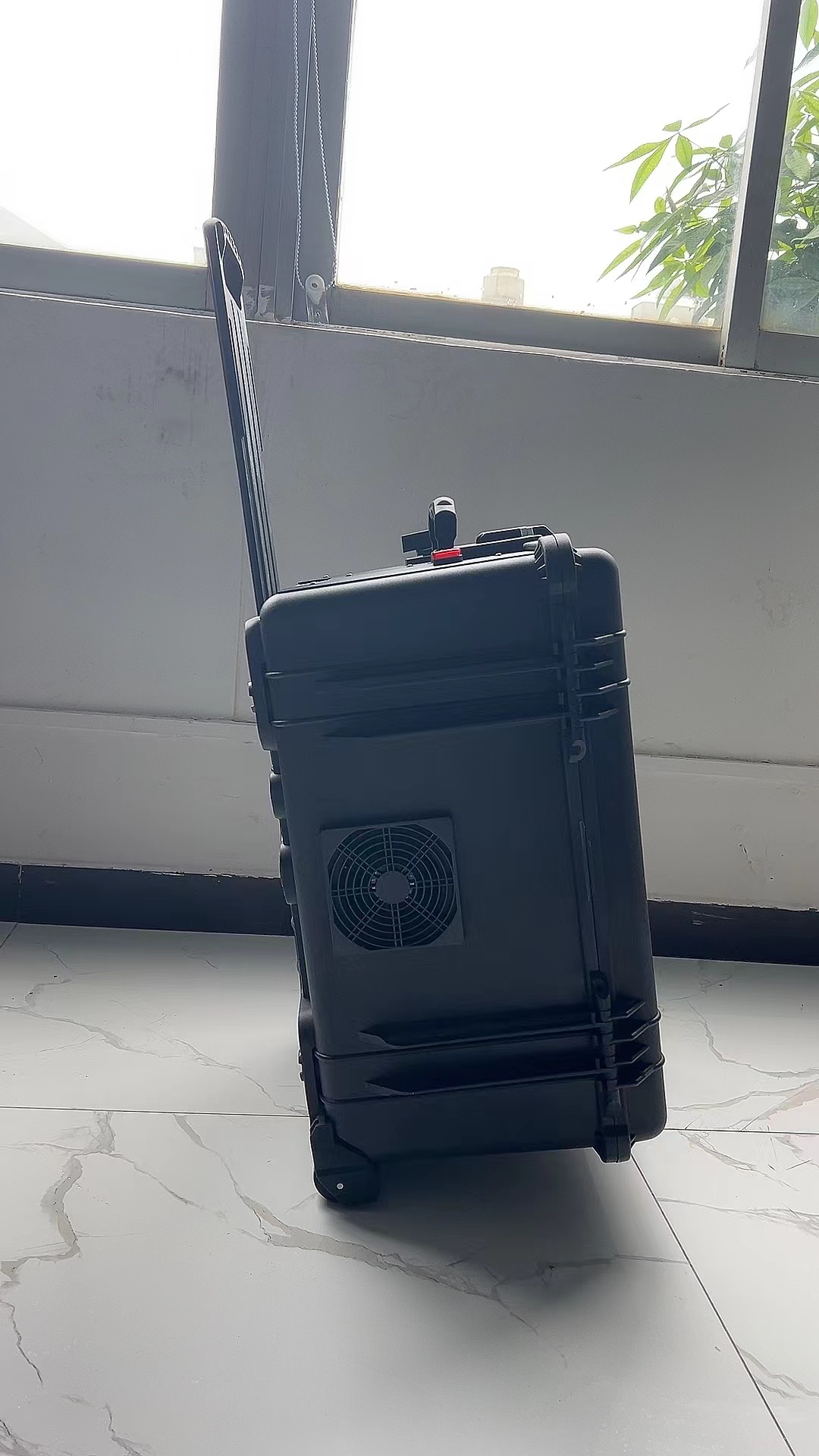 万城镇手拉箱型移动通信干扰器